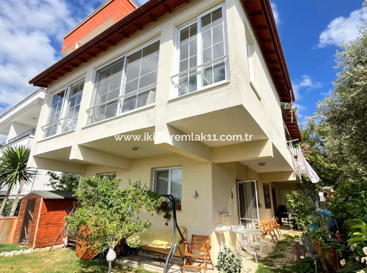 3 2 Villen Zum Verkauf In Ürkmez Mit Vollem Meer, Garten Mit Blick Auf Die Stadt