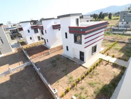 Seferihisar Doğanbey'de Müstakil Büyük Bahçeli 3 1 Villa Zum Verkauf