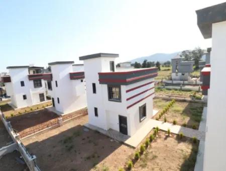 Seferihisar Doğanbey'de Müstakil Büyük Bahçeli 3 1 Villa Zum Verkauf