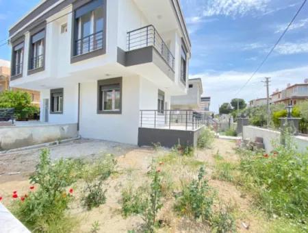 Geräumige Lage Zum Verkauf In Seferihisar Doğanbey 3 In 1 Luxusvilla