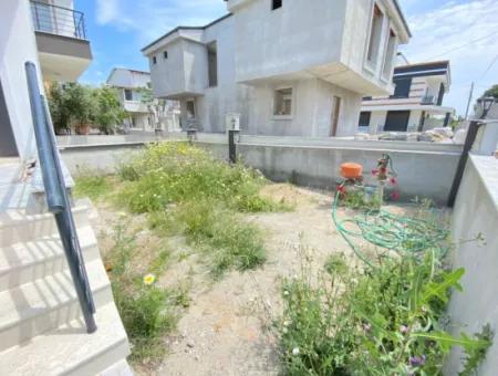 Geräumige Lage Zum Verkauf In Seferihisar Doğanbey 3 In 1 Luxusvilla