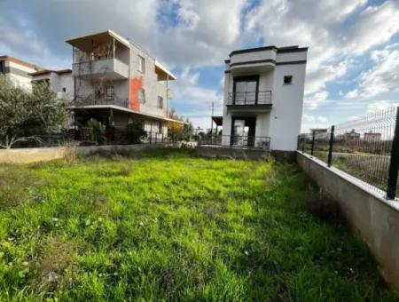 Freistehende 2-1-Einzelvilla Mit Grossem Garten Zum Verkauf In Seferihisar Doğanbey