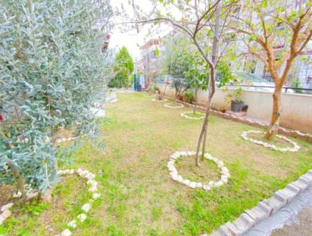 2 1 80M2 Freistehende Gartenwohnung Mit Eingang Zum Verkauf Im Zentrum Von Ürkmez