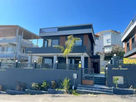 Ultra-Luxuriöse 3-In-1-Villa Mit Panoramablick Auf Das Meer In Doğanbey