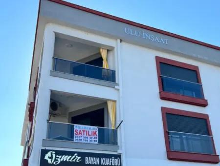 Zu Verkaufen In Seferihisar Ürkmez Zentrum 2 1 85M2 Null 300M Wohnung Zum Meer