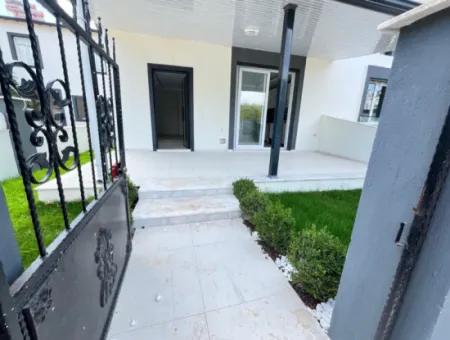 2 1 Villa Mit Neuem Garten Zum Verkauf Zu Einem Erschwinglichen Preis In Doğanbey Payamli