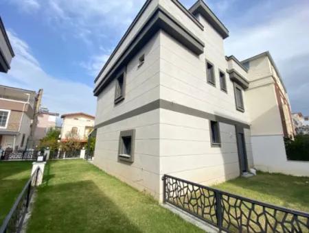 2 1 Neues Garten-Duplex-Sommerhaus Zum Verkauf In Doğanbey, Seferihisar