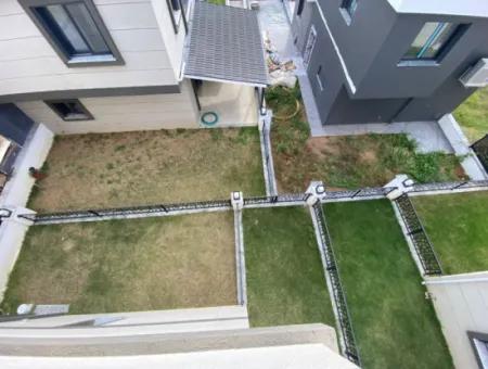 2 1 Neues Garten-Duplex-Sommerhaus Zum Verkauf In Doğanbey, Seferihisar