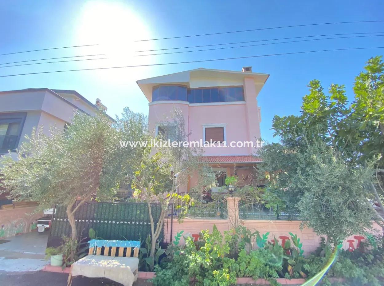 Single Detached Villa With Large Garden 3 In 1 Cost-Free For Sale In Doğanbey