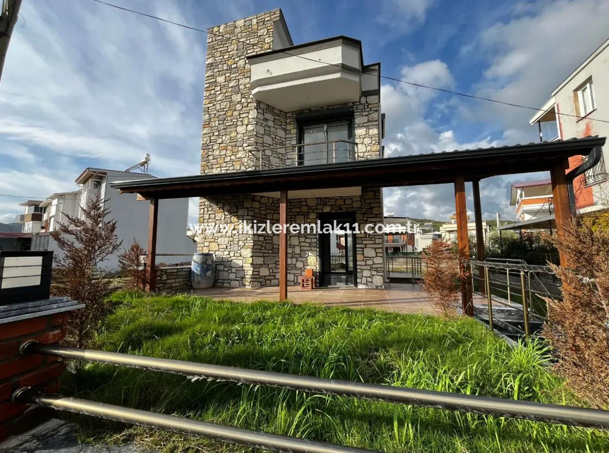 Single Detached 2 1 Villa With Large Garden For Sale In Seferihisar Doğanbey