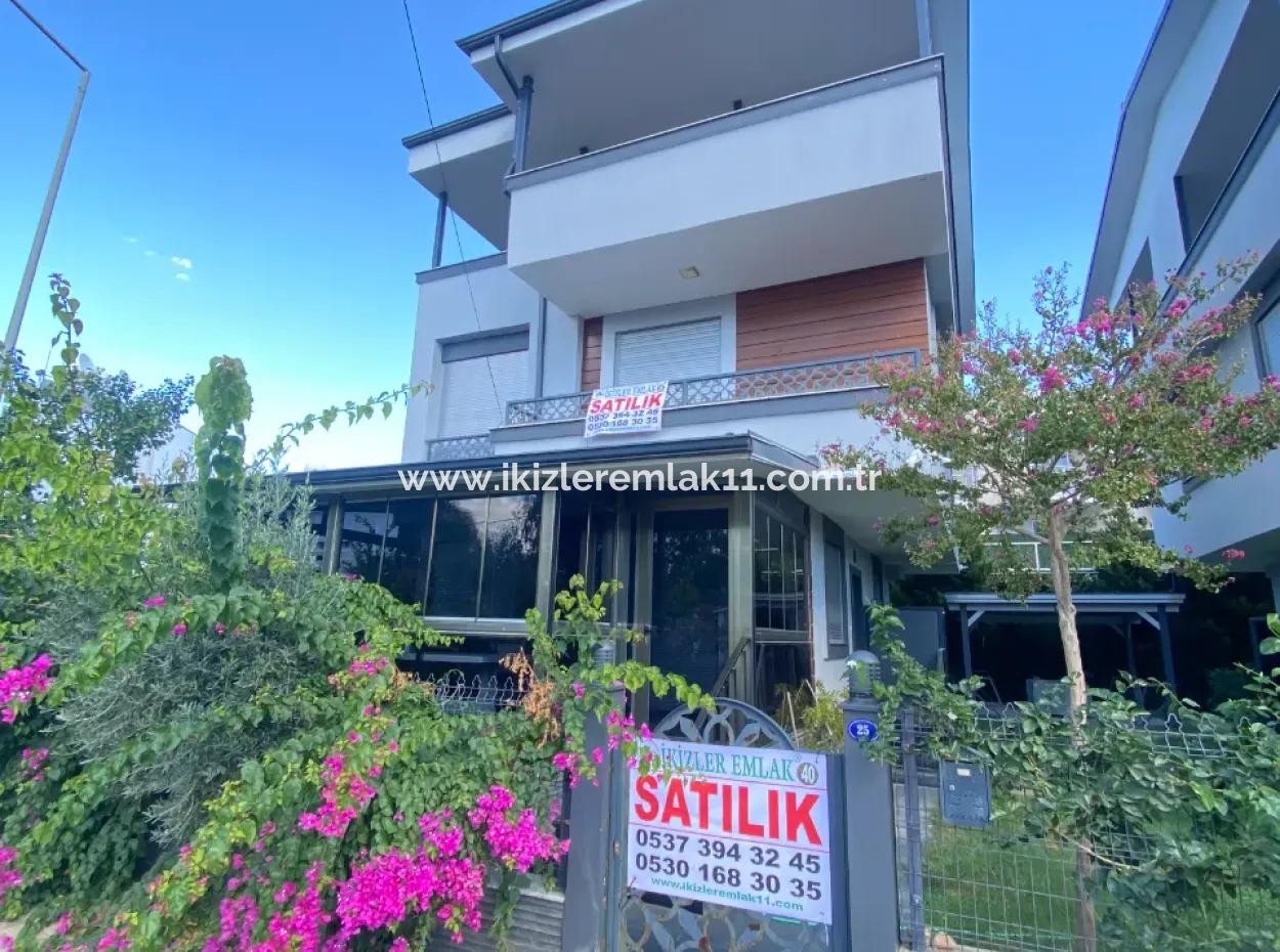 3 1 Luxury Villa Cottage With Garden For Sale By The Sea In Ürkmez