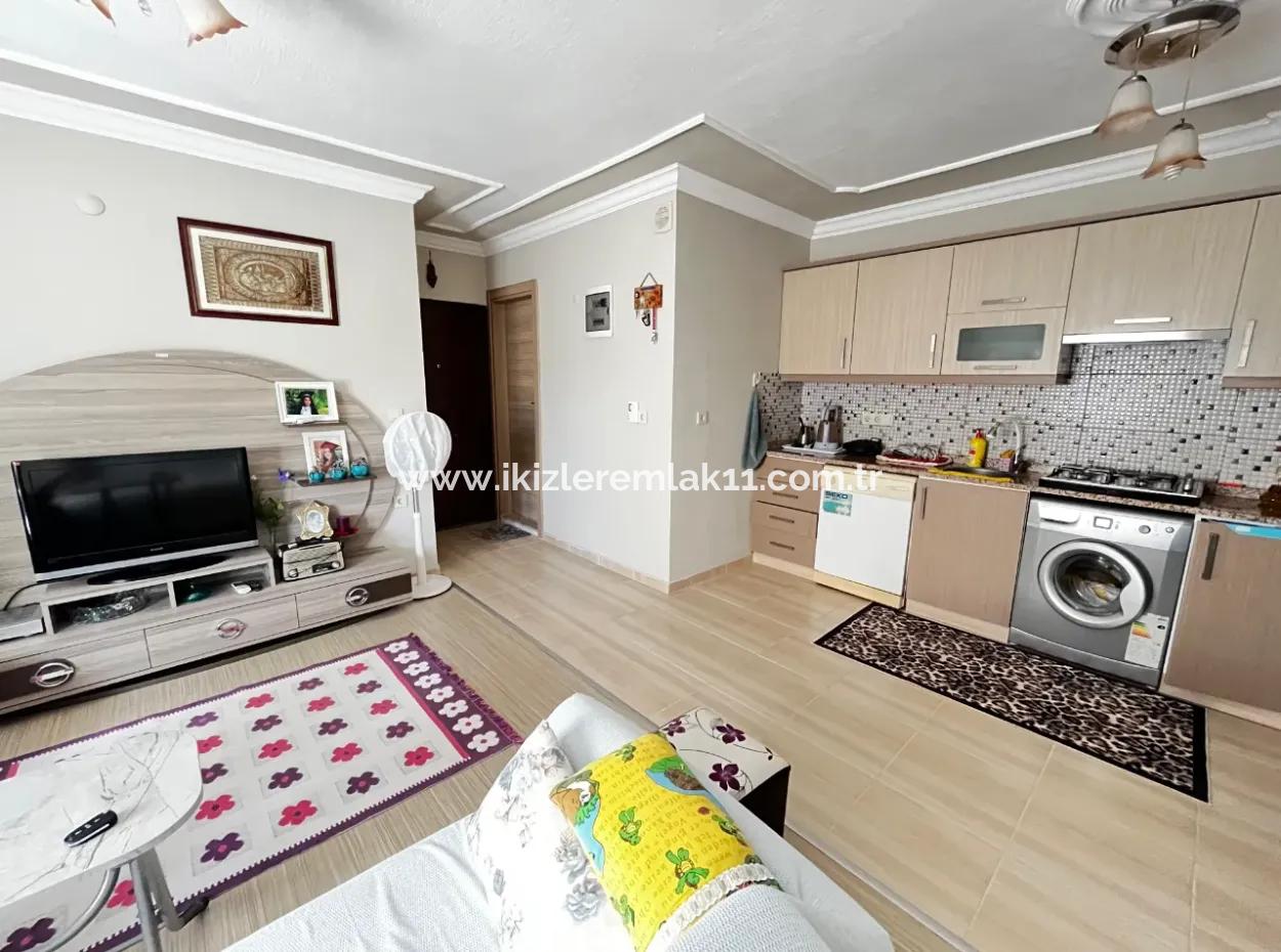 1 1 Furnished Apartment With Parking Close To The Sea Bazaar In Ürkmez