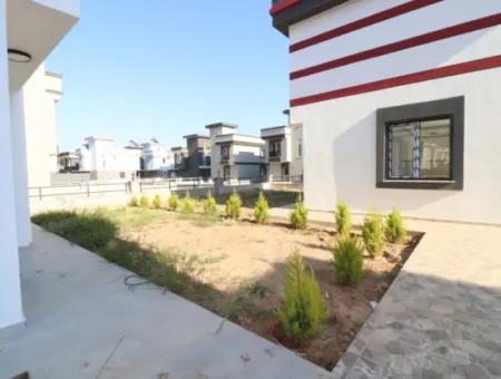 Seferihisar Doğanbey'de Müstakil Büyük Bahçeli 3 1 Villa For Sale