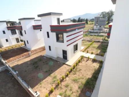 Seferihisar Doğanbey'de Müstakil Büyük Bahçeli 3 1 Villa For Sale