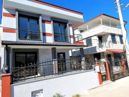 Seferihisar Doğanbey'de Müstakil Büyük Bahçeli 3 1 Villa For Sale