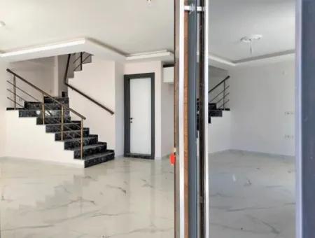 Seferihisar Doğanbey'de Müstakil Büyük Bahçeli 3 1 Villa For Sale