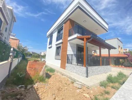 302 Meters In Doğanbey Land Single Detached Luxury For Sale 4 1 Villa