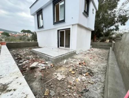 2 1 Villa With Large Garden For Sale In Seferihisar Payamli