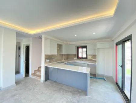 4 1 Villa For Sale In Seferihisar Akarcada With Detached Pool And Luxury Fireplace