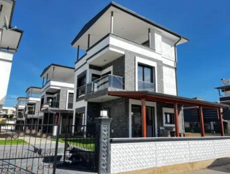 Detached 3 1 Villa With Zero Pool For Sale In Seferihisar Doğanbey