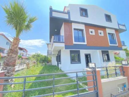 İzmir Menderes Özdere Merkezde Denize Çok Yakın Konumda 3+1 Villa