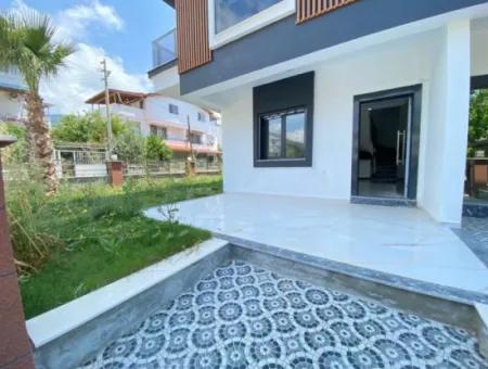 İzmir Menderes Özdere Merkezde Denize Çok Yakın Konumda 3+1 Villa