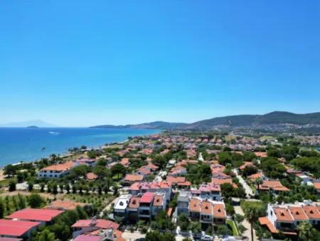 İzmir Seferihisar Doğanbey De Denize Sıfır Site De Satılık Yazlık 3+1