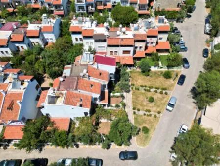 İzmir Seferihisar Doğanbey De Denize Sıfır Site De Satılık Yazlık 3+1