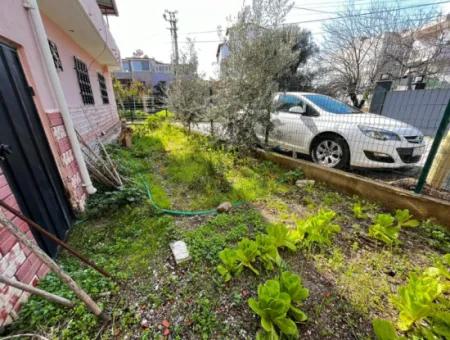 Ürkmez Merkez'de Satılık 240 M2, 30/60 İmarlı Arsa İçinde 1+1 Yazlık