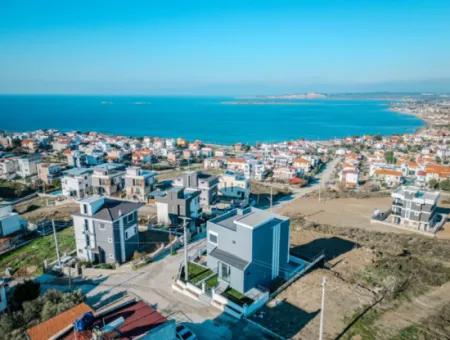 Seferihisa Camikebirde Müstakil Bahçesi Satılık 5+2 Hauzlu Villa