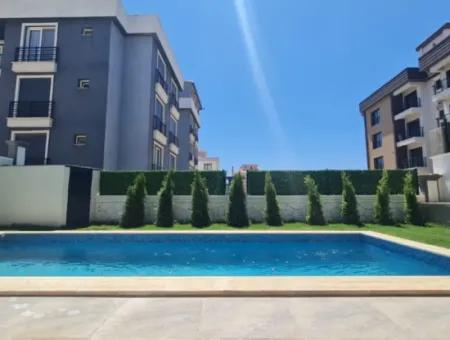 Seferihisa Camikebirde Müstakil Bahçesi Satılık 5+2 Hauzlu Villa