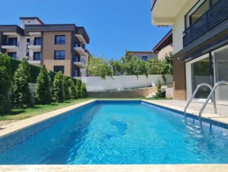 Seferihisa Camikebirde Müstakil Bahçesi Satılık 5+2 Hauzlu Villa