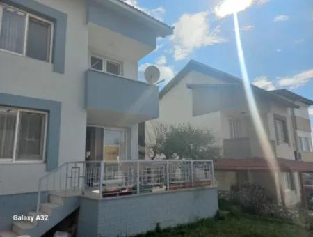 Seferihisar Doğanbey'de Satılık Geniş Bahçeli  Havuzlu Site İçinde  3+1 Villa