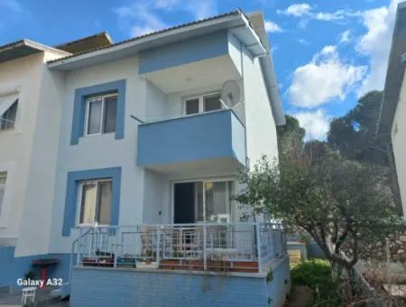 Seferihisar Doğanbey'de Satılık Geniş Bahçeli  Havuzlu Site İçinde  3+1 Villa