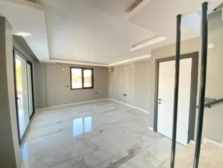 Seferihisar Doğanbey Payamlı'da Satılık Bahçeli 160M2 Oturum 3+1 Sıfır Villa