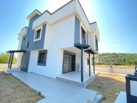 Seferihisar Doğanbey Payamlı'da Satılık Bahçeli 160M2 Oturum 3+1 Sıfır Villa